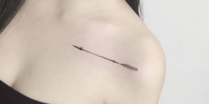 tatuaje flecha para mujeres