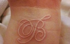 diseños letra inicial tatuaje